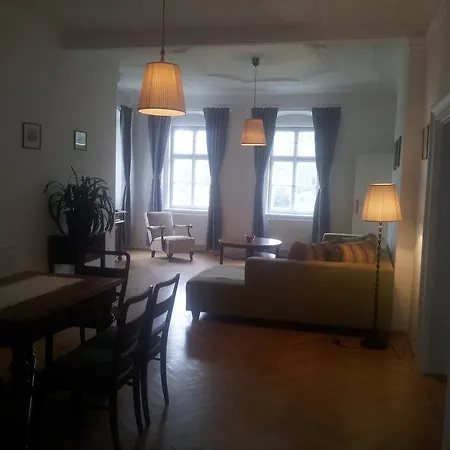 Golden Apple Apartment *