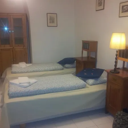 Golden Apple Apartment