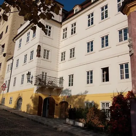 Golden Apple Apartment *