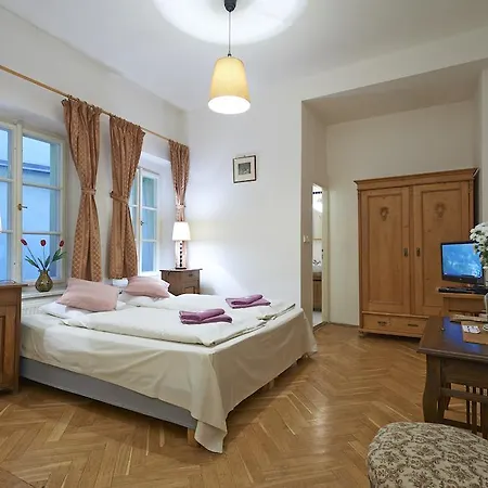Golden Apple Apartment