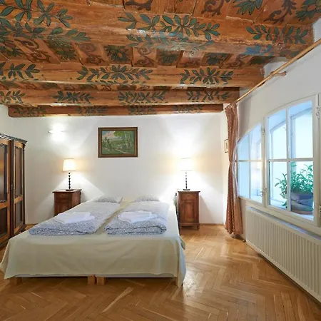 Golden Apple Apartment *